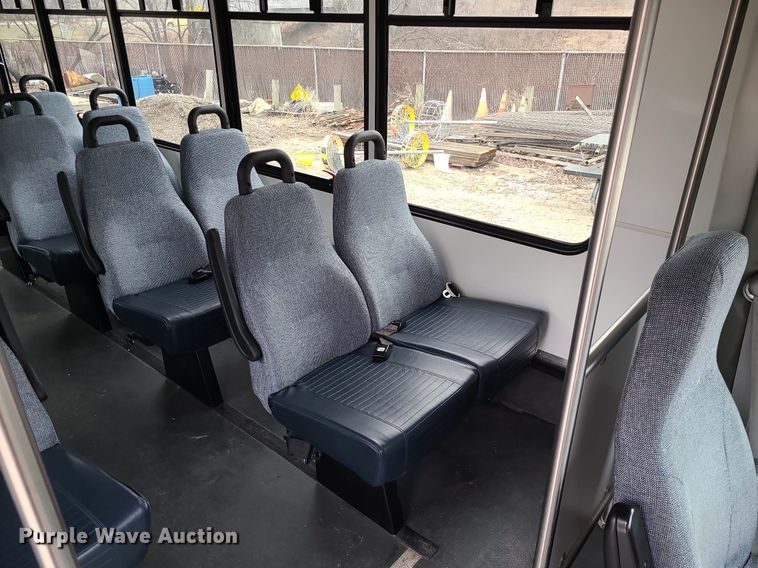 image for item LH9871 2013 Ford E450  shuttle bus