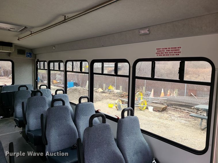 image for item LH9871 2013 Ford E450  shuttle bus