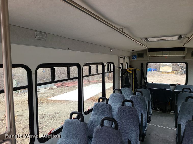 image for item LH9871 2013 Ford E450  shuttle bus