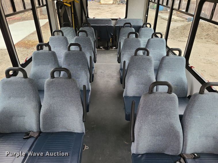 image for item LH9871 2013 Ford E450  shuttle bus