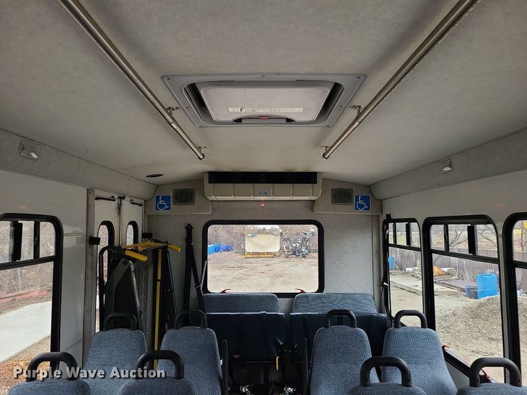 image for item LH9871 2013 Ford E450  shuttle bus