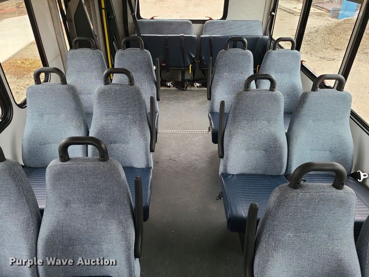 image for item LH9871 2013 Ford E450  shuttle bus