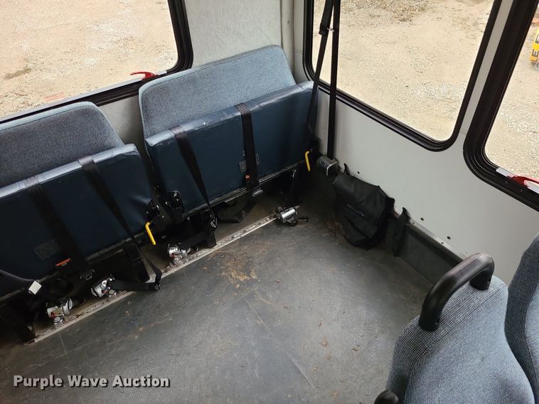 image for item LH9871 2013 Ford E450  shuttle bus