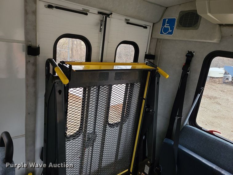 image for item LH9871 2013 Ford E450  shuttle bus