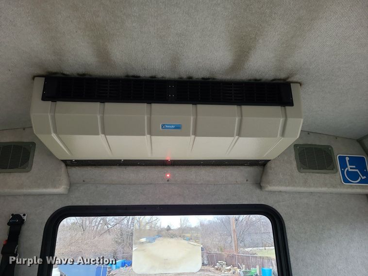 image for item LH9871 2013 Ford E450  shuttle bus