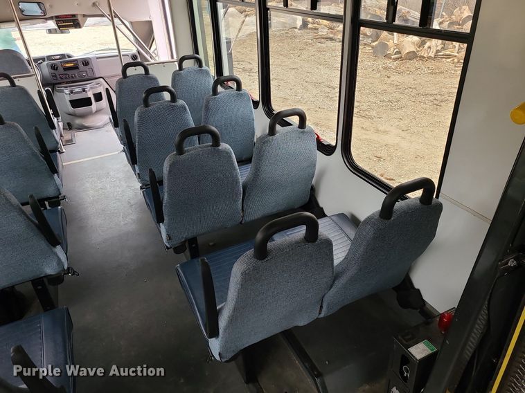 image for item LH9871 2013 Ford E450  shuttle bus