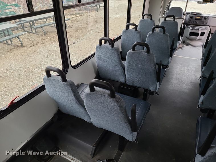 image for item LH9871 2013 Ford E450  shuttle bus