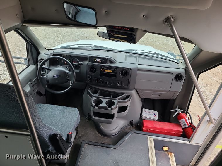 image for item LH9871 2013 Ford E450  shuttle bus