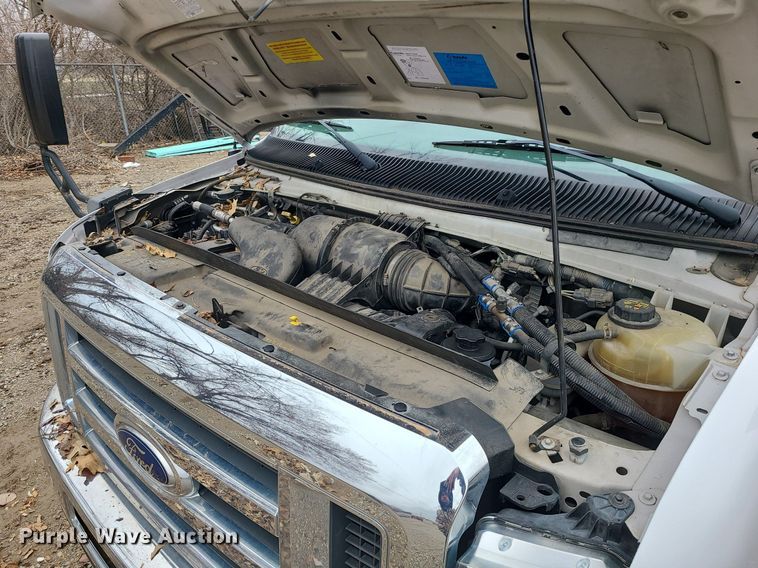 image for item LH9871 2013 Ford E450  shuttle bus