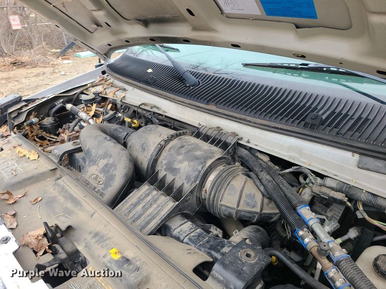 image for item LH9871 2013 Ford E450  shuttle bus