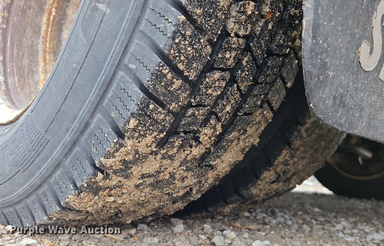 image for item LH9871 2013 Ford E450  shuttle bus