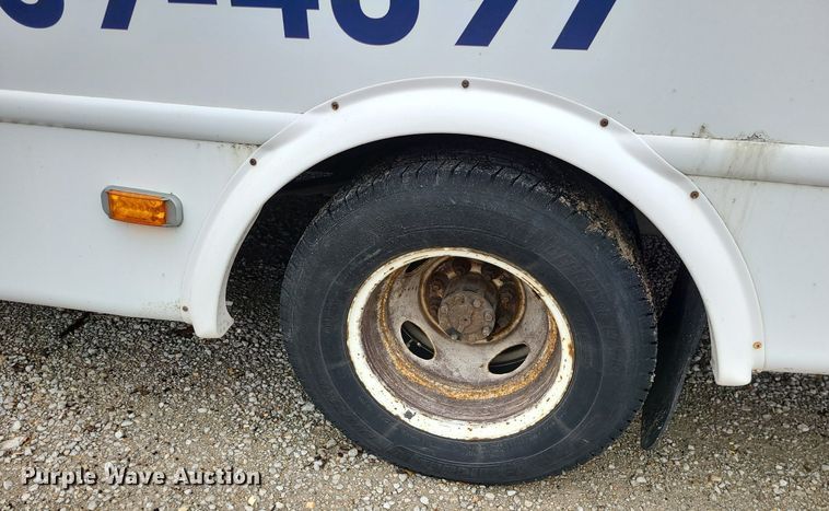 image for item LH9871 2013 Ford E450  shuttle bus