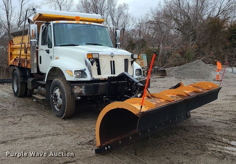 image for item LH9872 2006 International 7300  dump truck