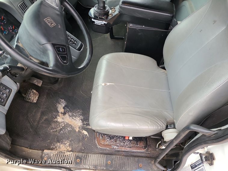 image for item LH9872 2006 International 7300  dump truck