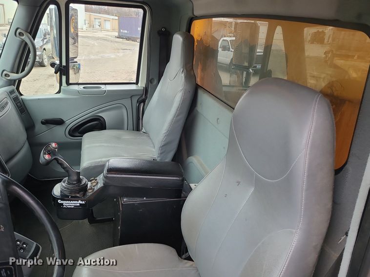 image for item LH9872 2006 International 7300  dump truck