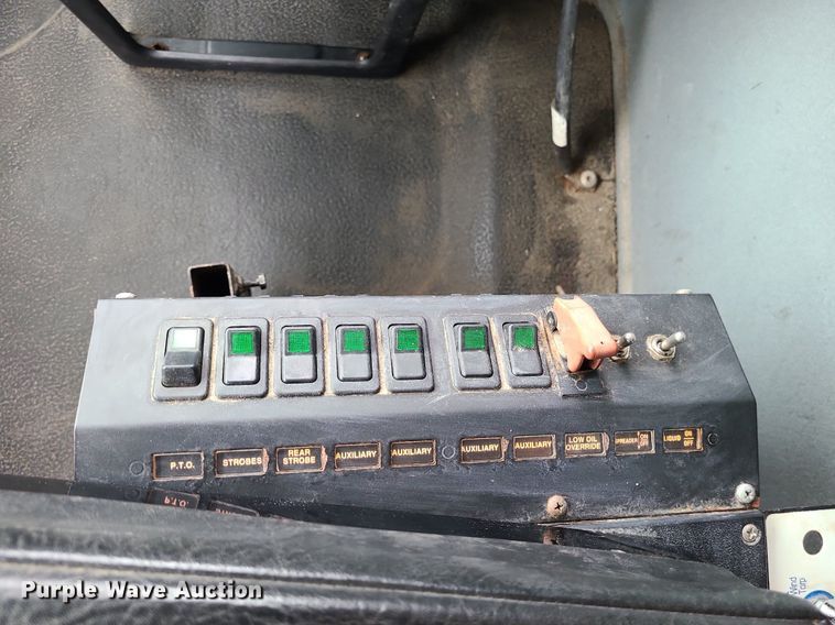 image for item LH9872 2006 International 7300  dump truck