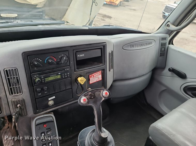 image for item LH9872 2006 International 7300  dump truck