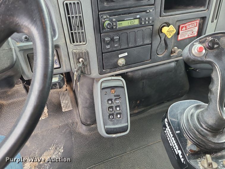 image for item LH9872 2006 International 7300  dump truck