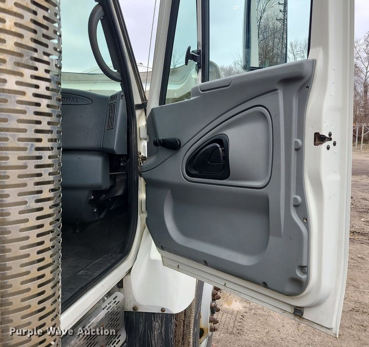 image for item LH9872 2006 International 7300  dump truck