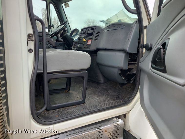 image for item LH9872 2006 International 7300  dump truck