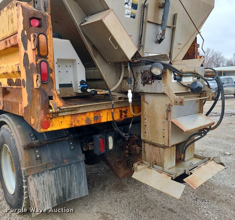 image for item LH9872 2006 International 7300  dump truck