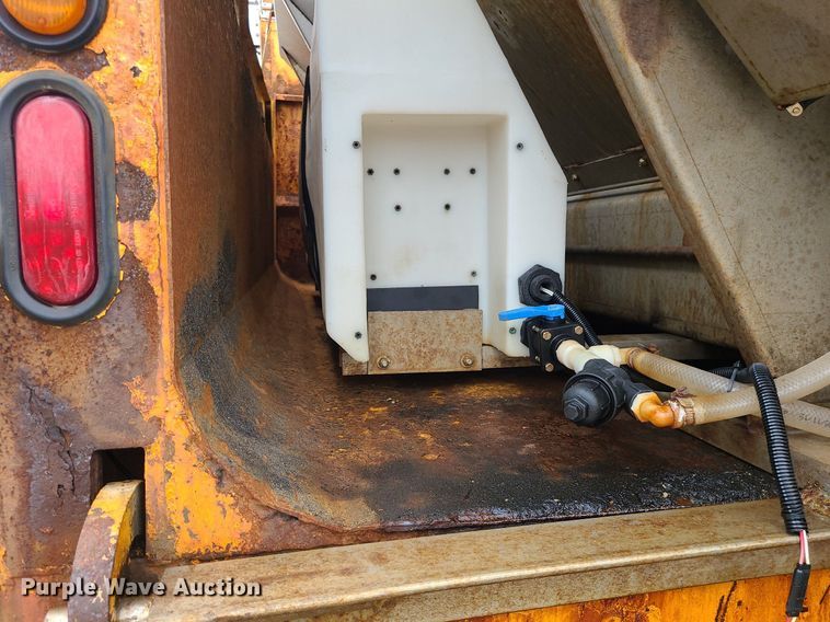 image for item LH9872 2006 International 7300  dump truck