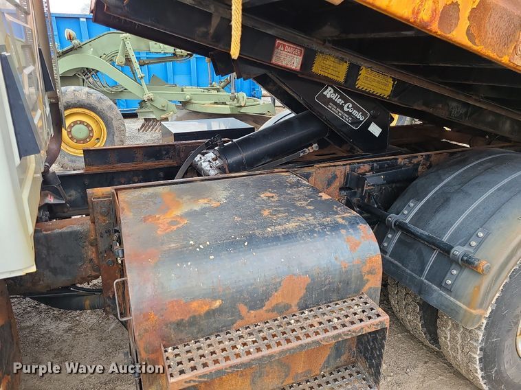 image for item LH9872 2006 International 7300  dump truck