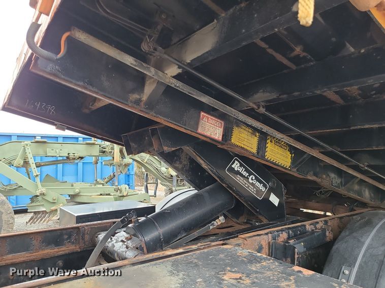 image for item LH9872 2006 International 7300  dump truck