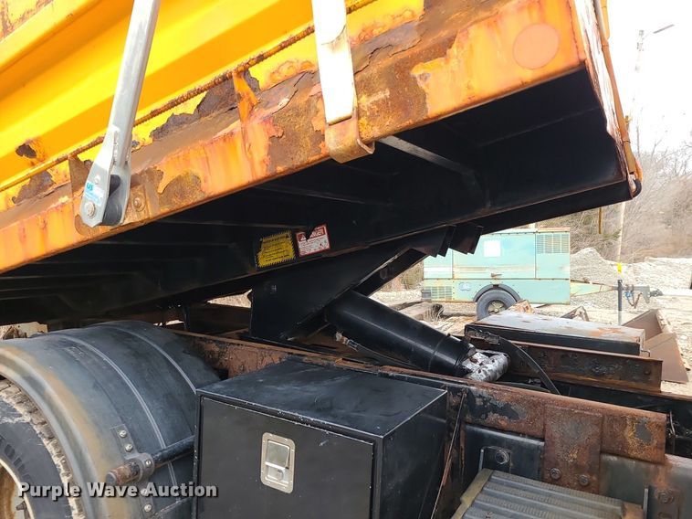 image for item LH9872 2006 International 7300  dump truck