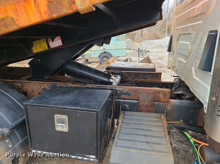 image for item LH9872 2006 International 7300  dump truck