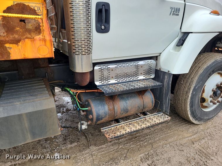 image for item LH9872 2006 International 7300  dump truck