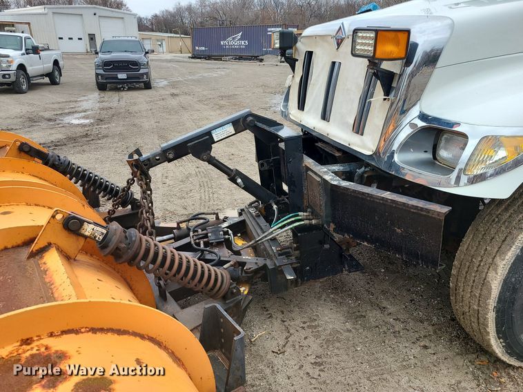 image for item LH9872 2006 International 7300  dump truck