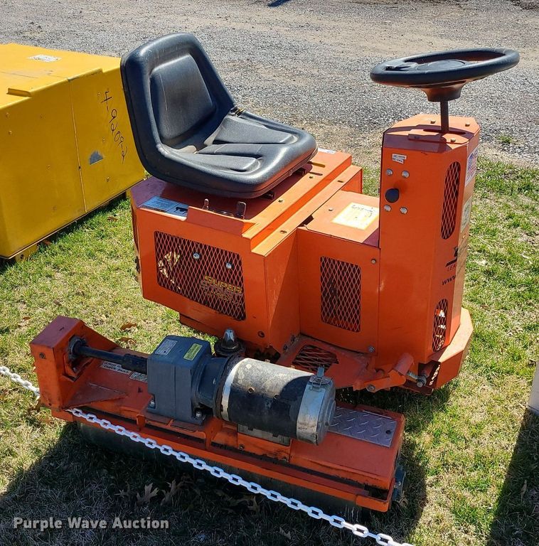 image for item LH9897 Salsco  greens roller