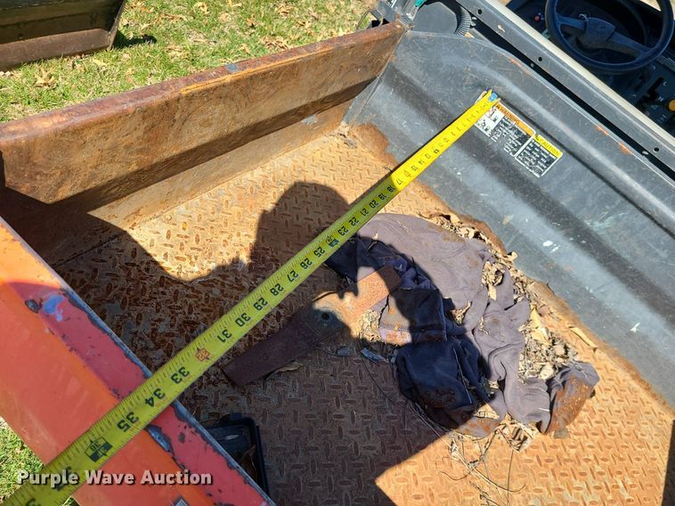 image for item LH9899 Kubota RTV500  utility vehicle