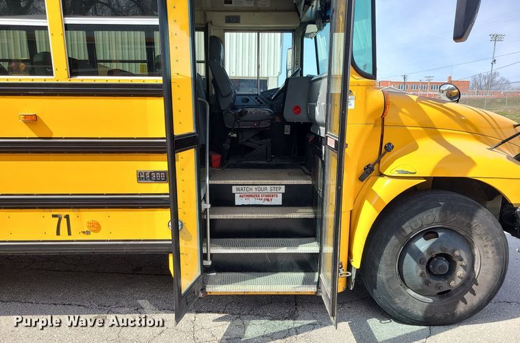 image for item LH9921 2006 IC PB105  school bus