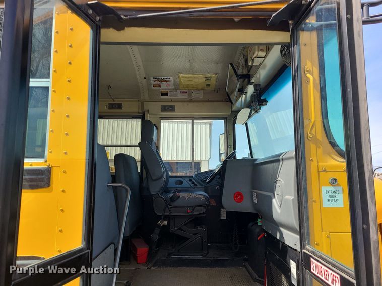 image for item LH9921 2006 IC PB105  school bus