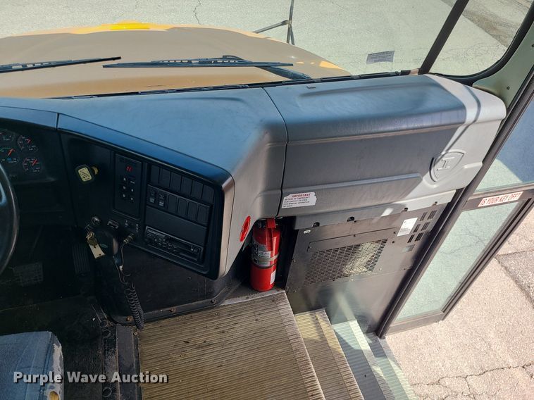 image for item LH9921 2006 IC PB105  school bus