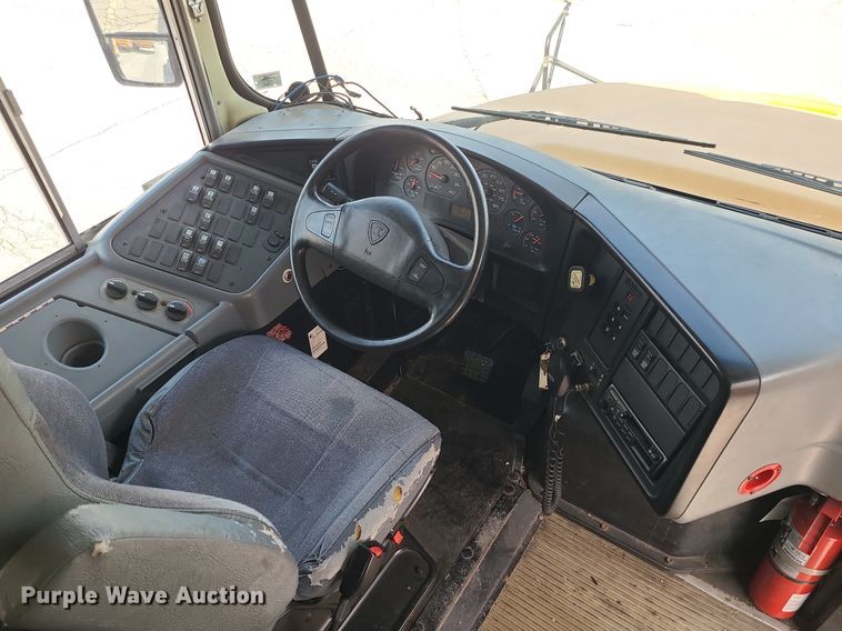 image for item LH9921 2006 IC PB105  school bus