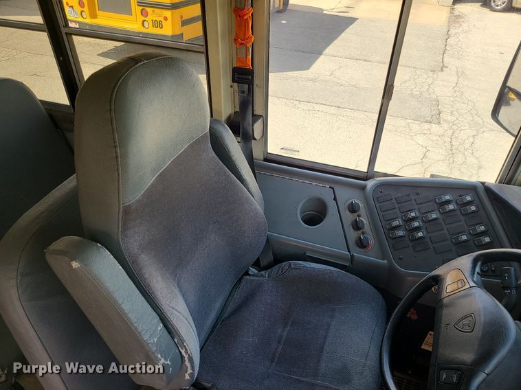 image for item LH9921 2006 IC PB105  school bus