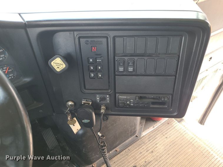 image for item LH9921 2006 IC PB105  school bus