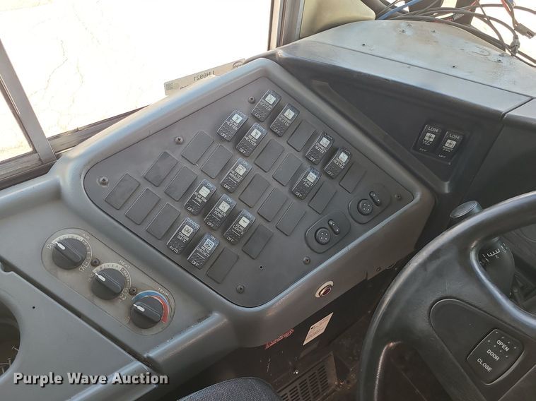 image for item LH9921 2006 IC PB105  school bus