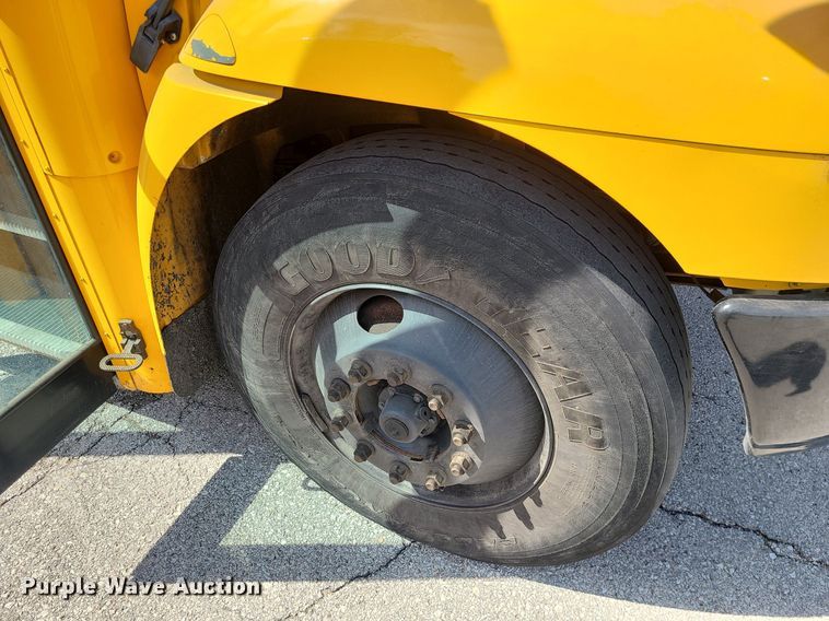 image for item LH9921 2006 IC PB105  school bus