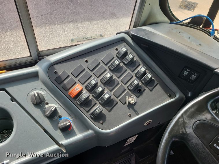 image for item LH9922 2007 IC PB105  school bus