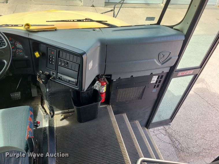 image for item LH9923 2007 IC PB105  school bus