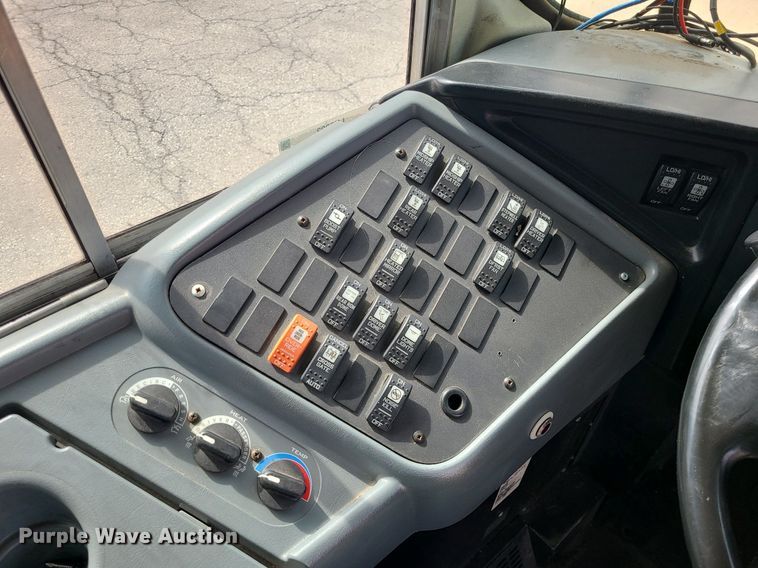 image for item LH9923 2007 IC PB105  school bus