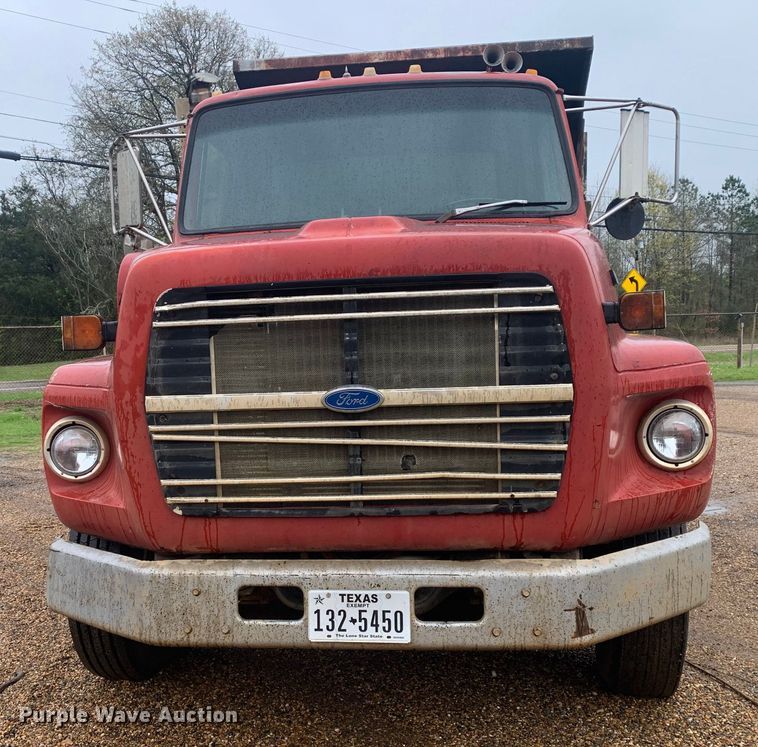 image for item LI9113 1993 Ford L9000  dump truck