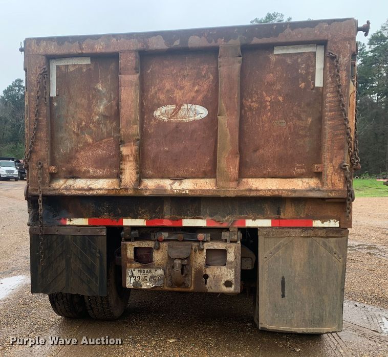 image for item LI9113 1993 Ford L9000  dump truck