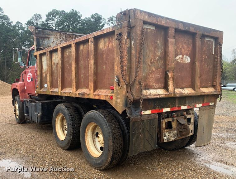 image for item LI9113 1993 Ford L9000  dump truck
