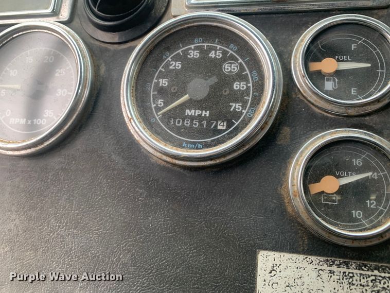 image for item LI9113 1993 Ford L9000  dump truck