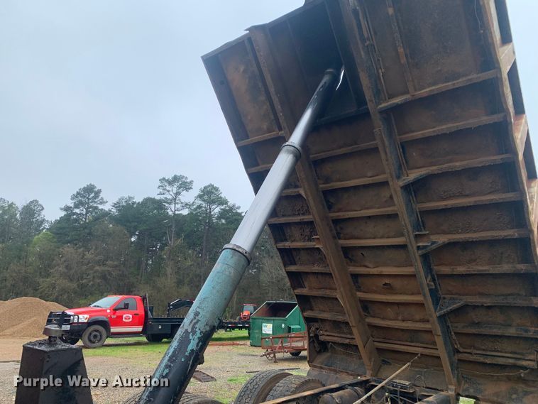 image for item LI9113 1993 Ford L9000  dump truck